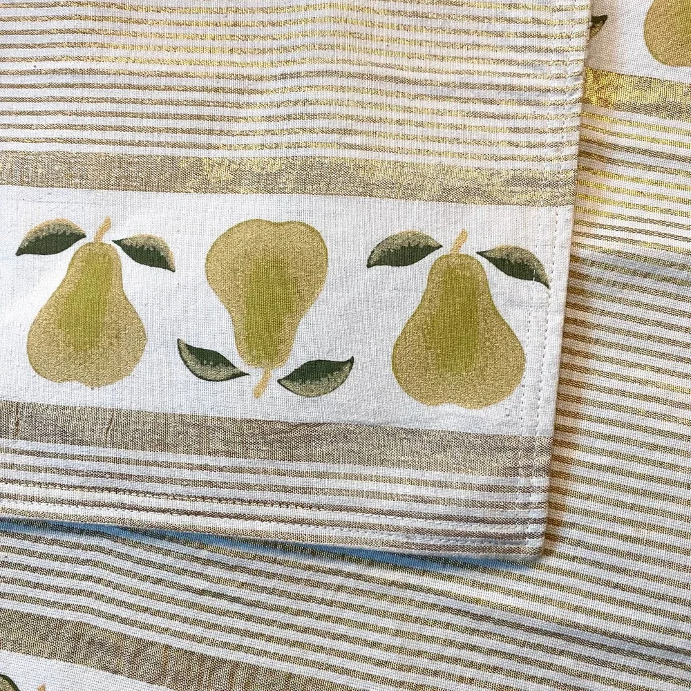 Beautiful Set of 4 Stenciled‎ Pears on White Metallic Gold Cotton Placemats
